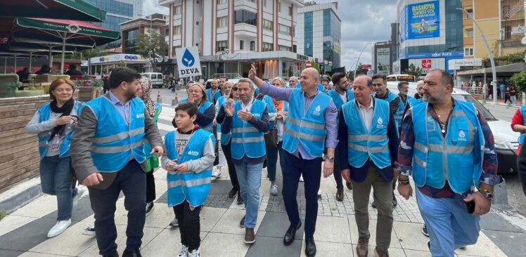 DEVA Partisi, mavi yelekleriyle Beykoz’a çıkartma yaptı